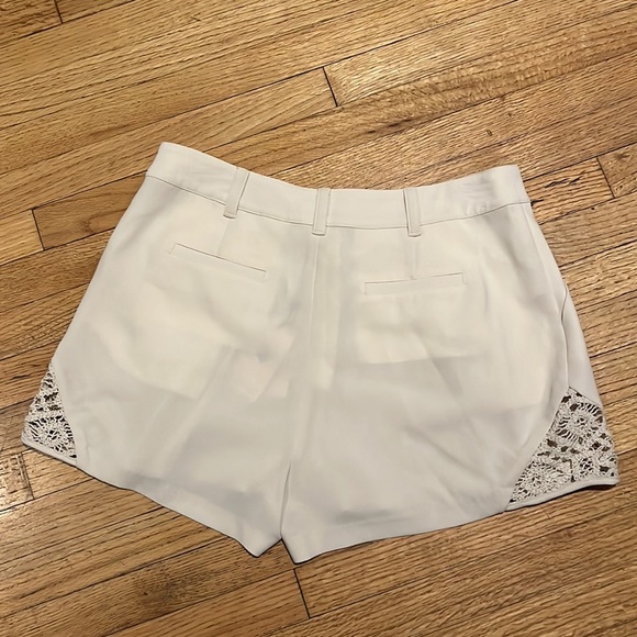 Cinq a Sept CROCHET LACE CORINNA SHORT NWT high waisted - Picture 13 of 15